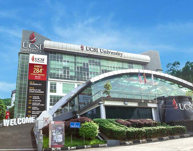 思特雅大学